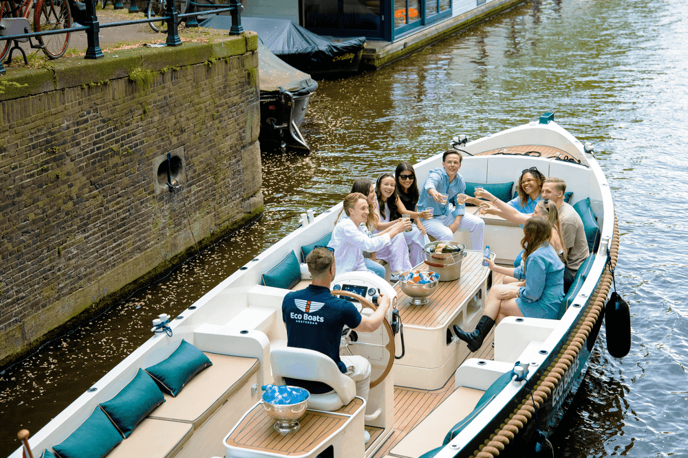 Canal Motor Boats Amsterdam92 kopie.png