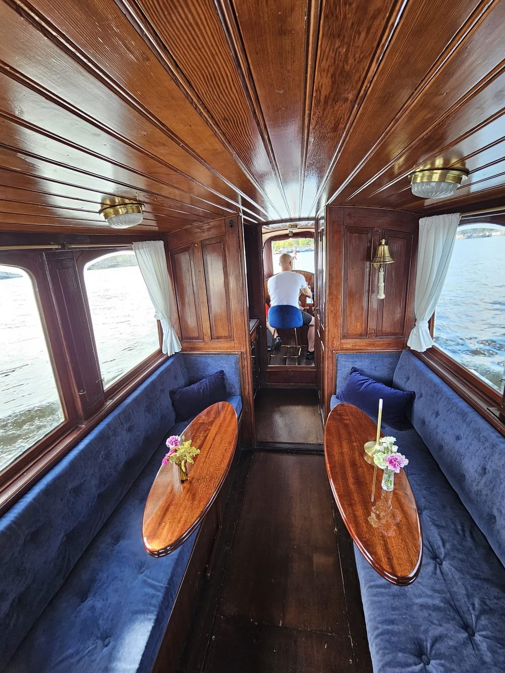 Interior Saloon Boat Ritz.jpeg