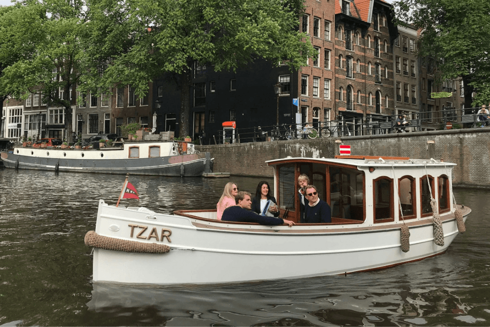 Tzar - Luxury Private Boat.png