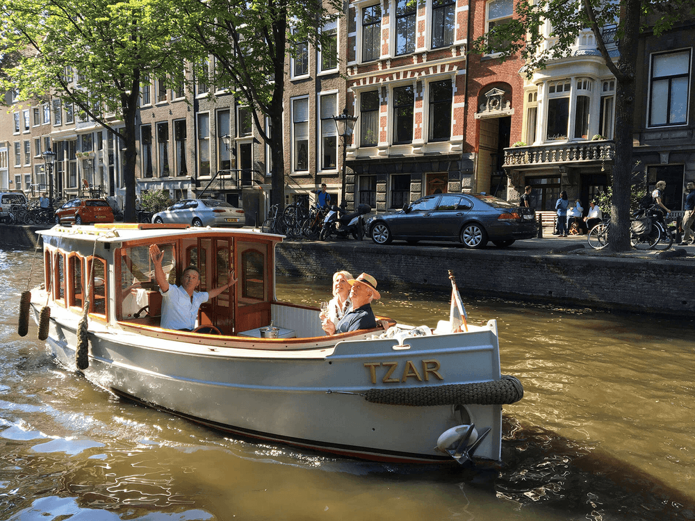 Luxury-boat-cruise-Amsterdam-daytime